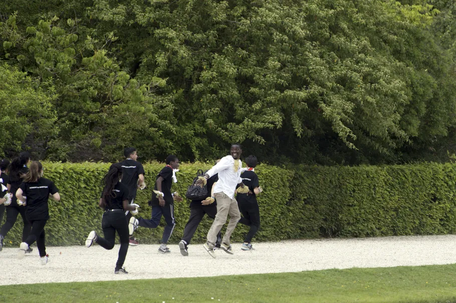 danseurs dans les jardins de versailles